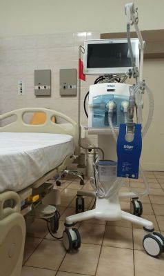 Skalická nemocnica sa môže pochváliť novým pľúcnym ventilátorom.  Na oddelení anestéziológie a intenzívnej medicíny pomáha pri záchrane najkritickejších pacientov